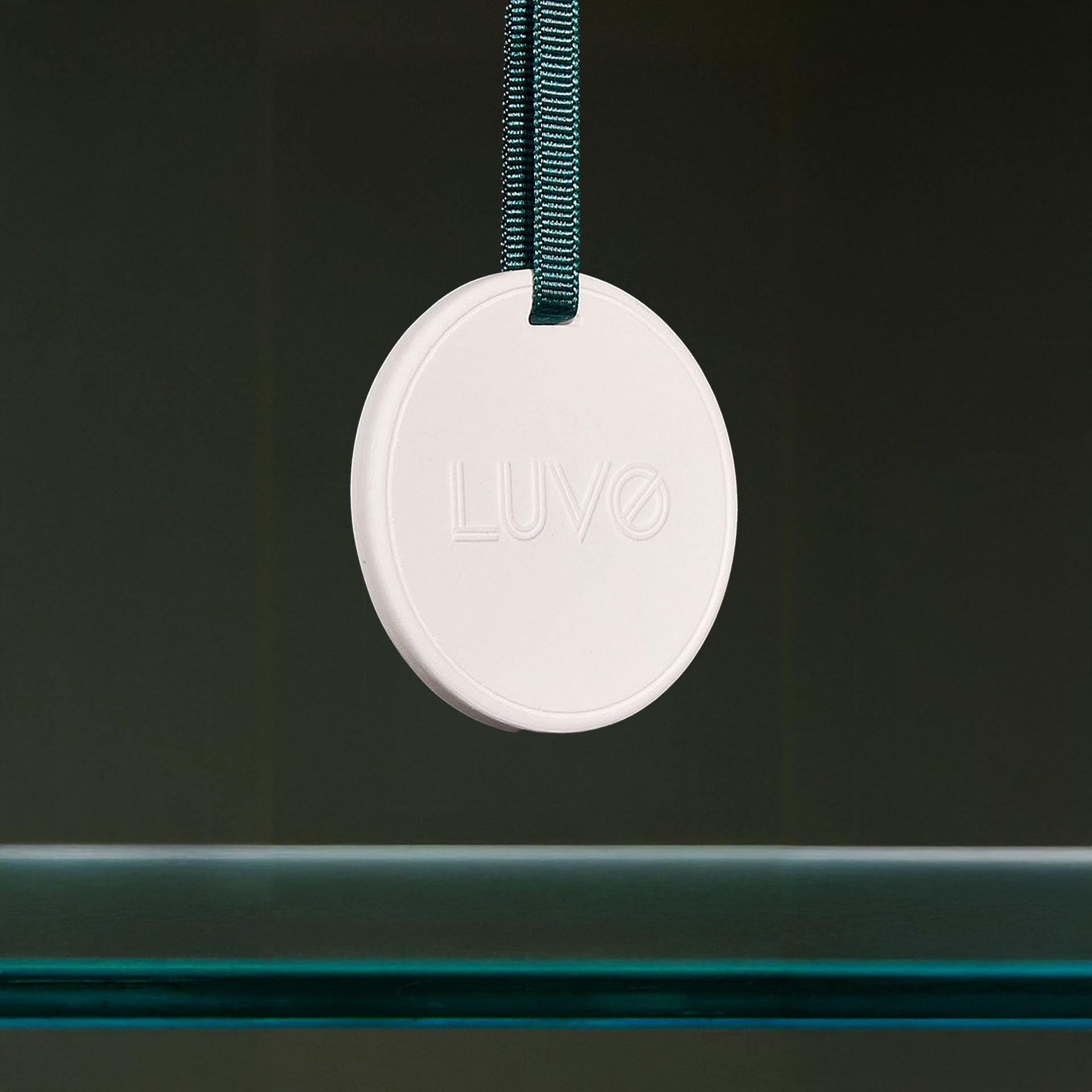 Sweet Brier Rose & Cardamom Scented Porcelain Medallion - LUVO Candles | Bougies