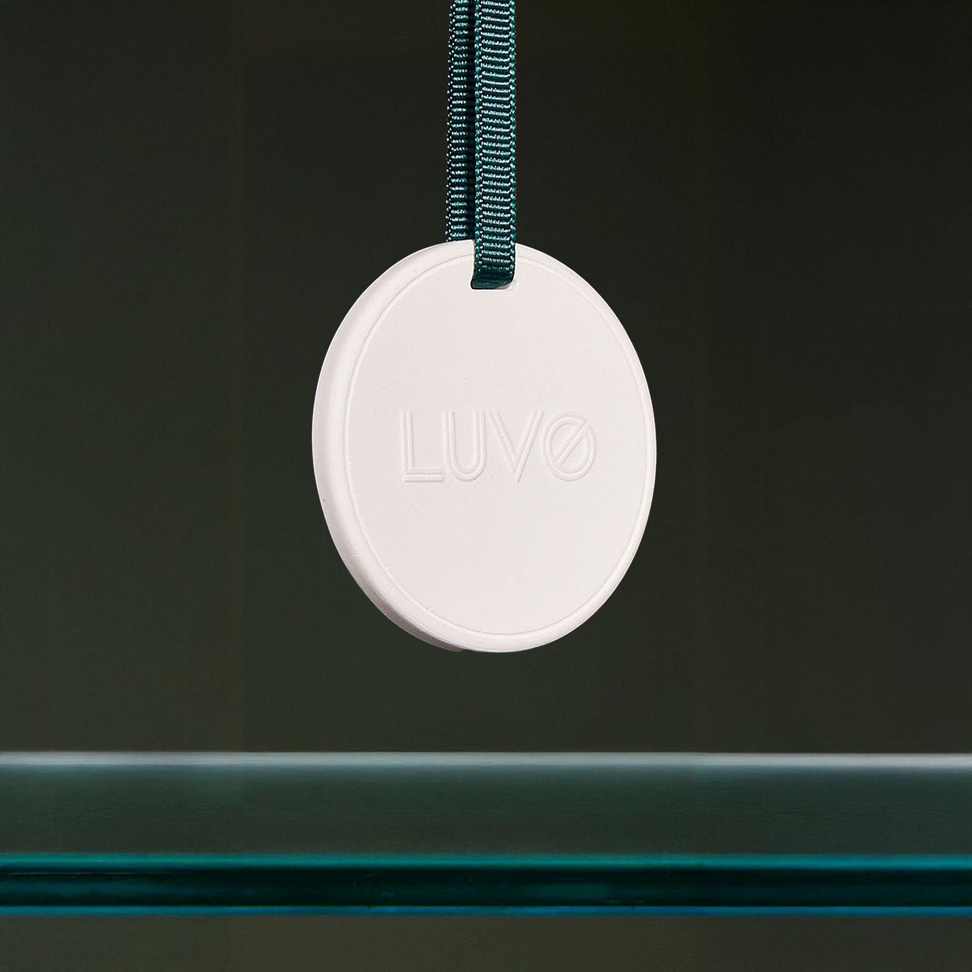Sweet Brier Rose & Cardamom Scented Porcelain Medallion - LUVO Candles | Bougies